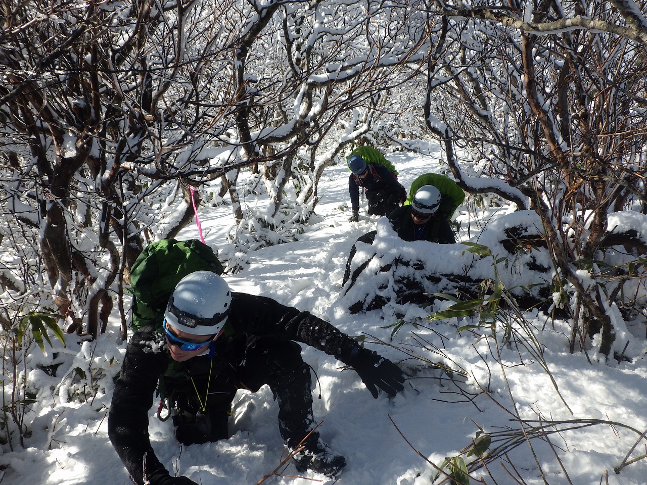 冬山における山岳遭難救助訓練